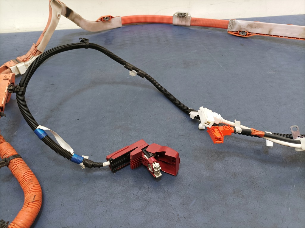 фото №4, Yaris iii hyb шланг wysokiego напряжения аккумулятора