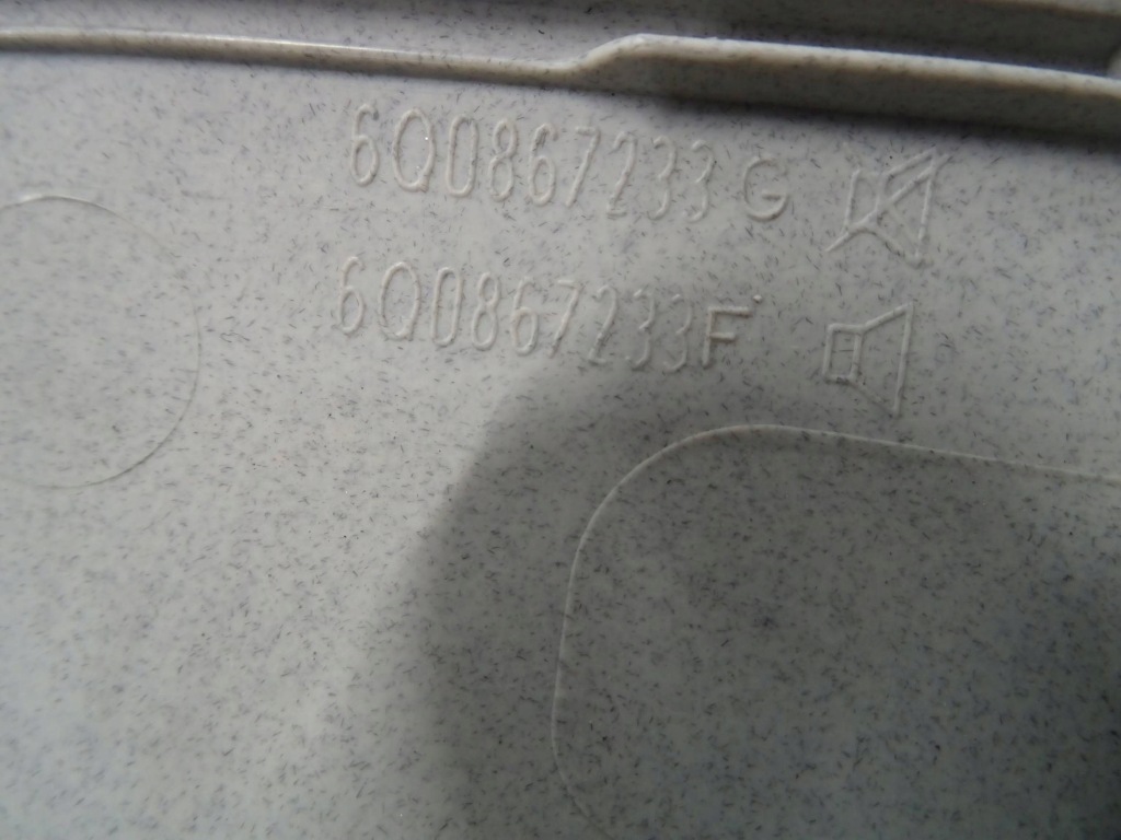 Купити Захист  стійка лівий передні  polo iv 9n 6q0867233g nr504