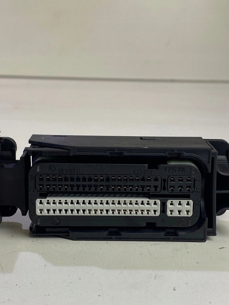 фото №5, Роз'єми штекер колодка блок керування двигуна bmw e87 e90 e91 2.0