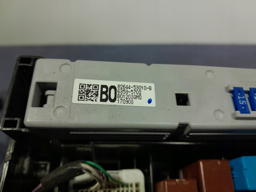 Купити Lexus is 3 xe30 рестайлінг  16-20 коробка запобіжників 82111-53v62b