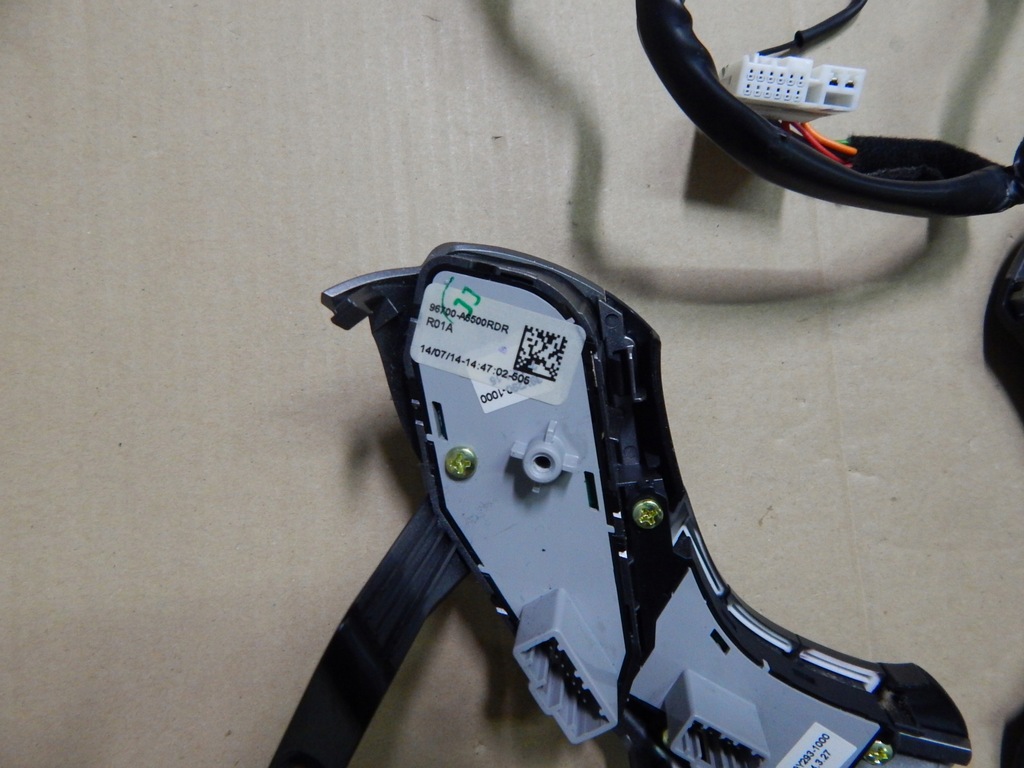 фото №8, Hyundai i30 ii - круиз-контроль мультифункция кнопки руля с подогревом