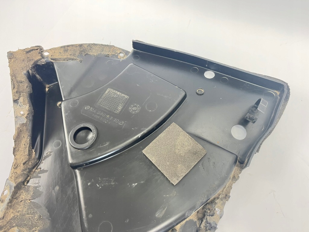 Захист пластик правий задній задній mercedes w124 cabrio 1246906330 Недорого