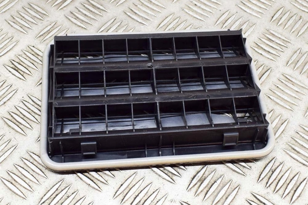 фото №5, Bmw 4 cabrio g23 420i задняя левая решётка вентиляционная кузов 9176945 135kw