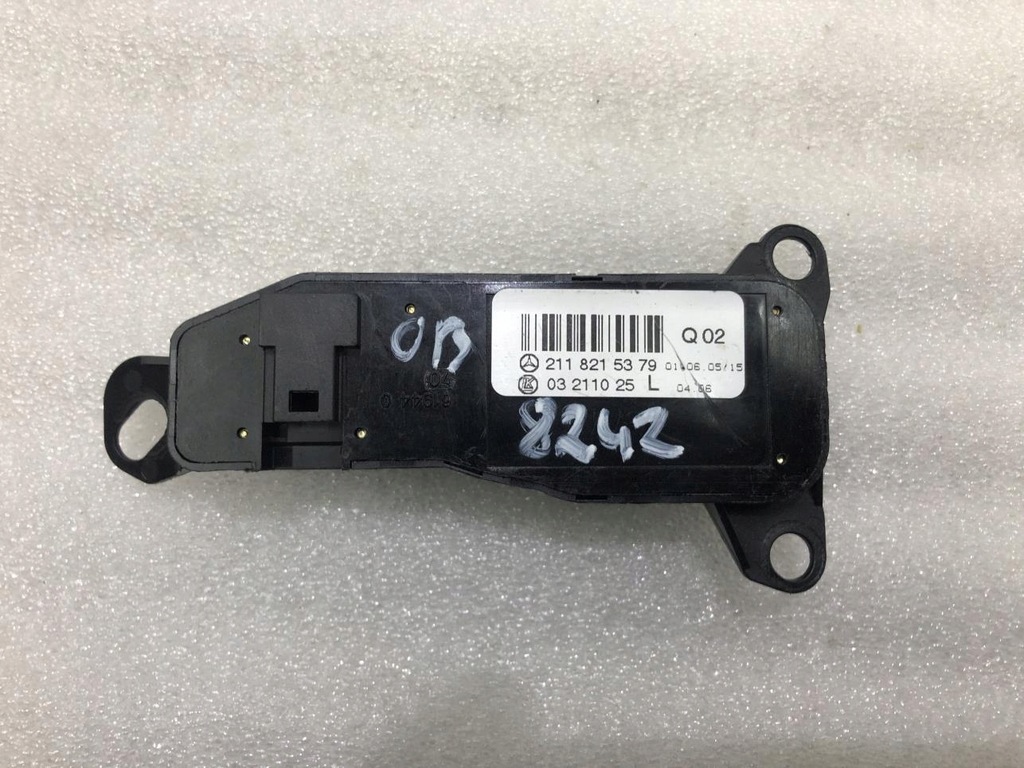 фото №9, Молдинг багажника ліва mercedes w204 2048600124