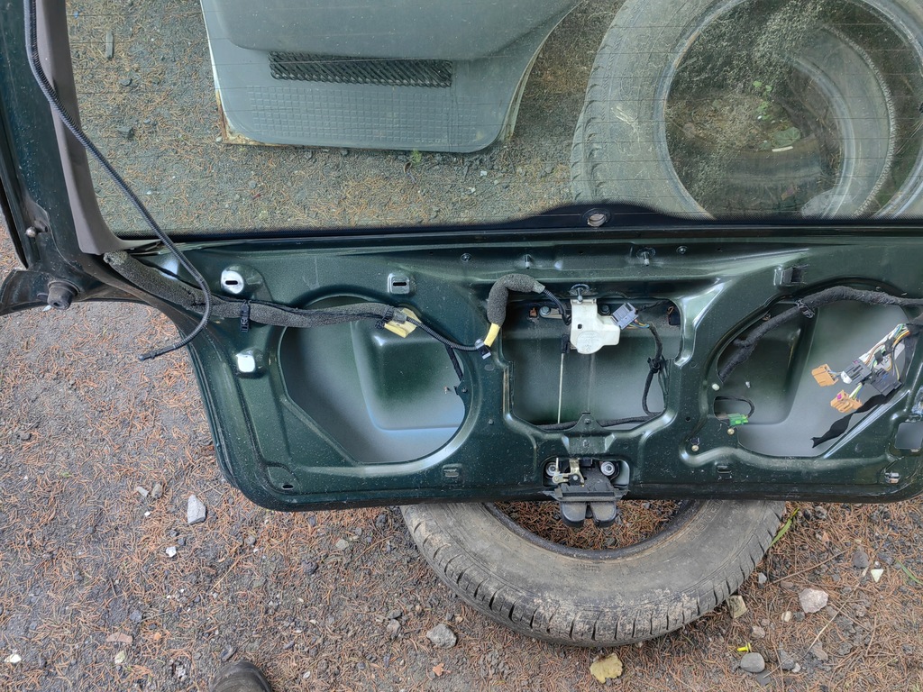 фото №10, Кришка багажника багажника a4 b5 lift kombi ly6r 99-21 накладка джгут замок