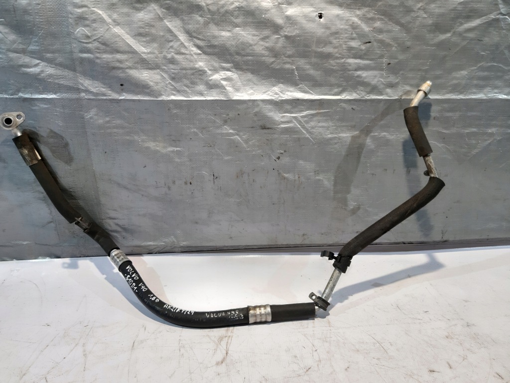фото №1, Volvo v40 1.8b оригинальный номер 30813664 шланг трубка кондиционера