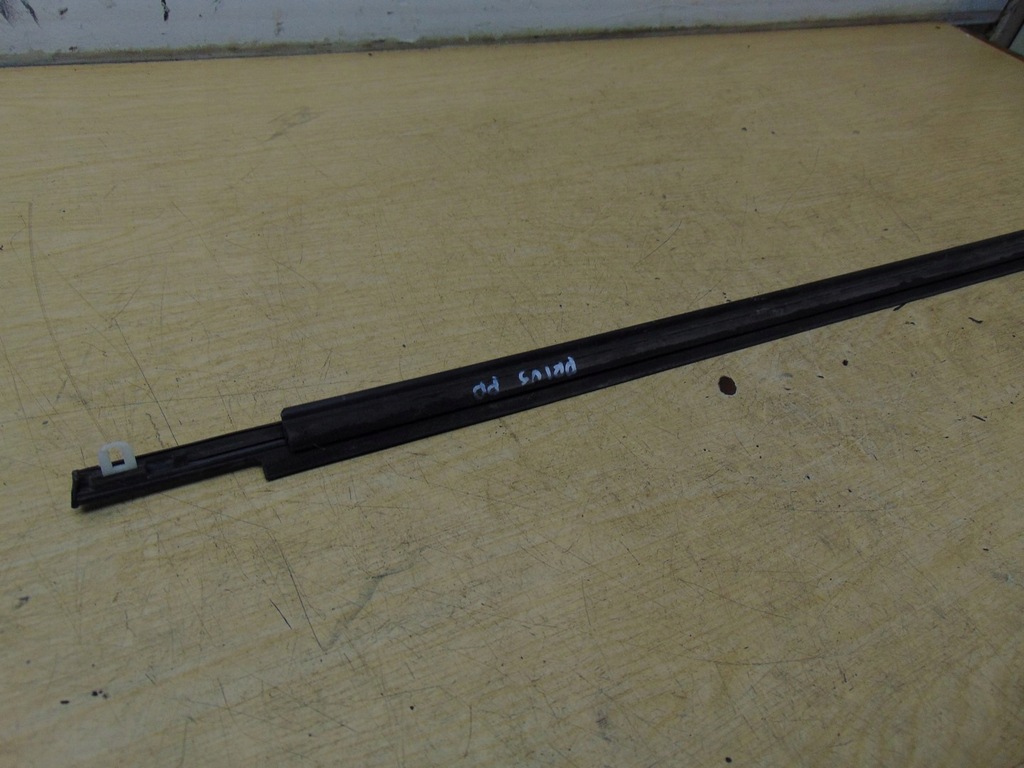 фото №12, Молдинг ущільнювач правий перед toyota prius ii 2002-