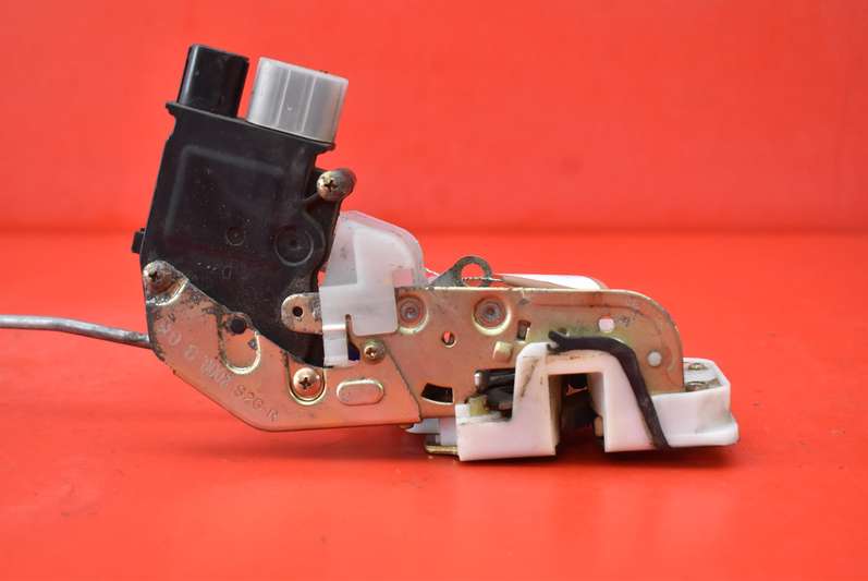 фото №1, Замок дверь правый перед передний eu honda hr-v h-r v 1 i 3d 98-01