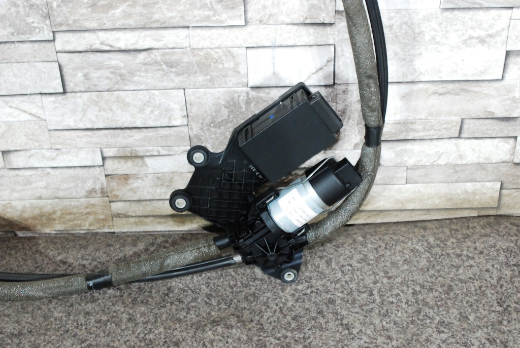 фото №4, Maserati quattroporte шторка електричний. задня права