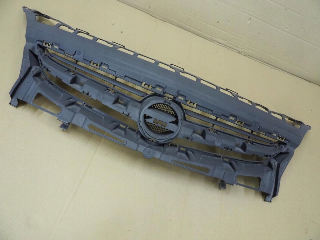 Astra j iv решітка радіатора решітка радіатора хром бампера перед рестайлінг  13368851 Київ