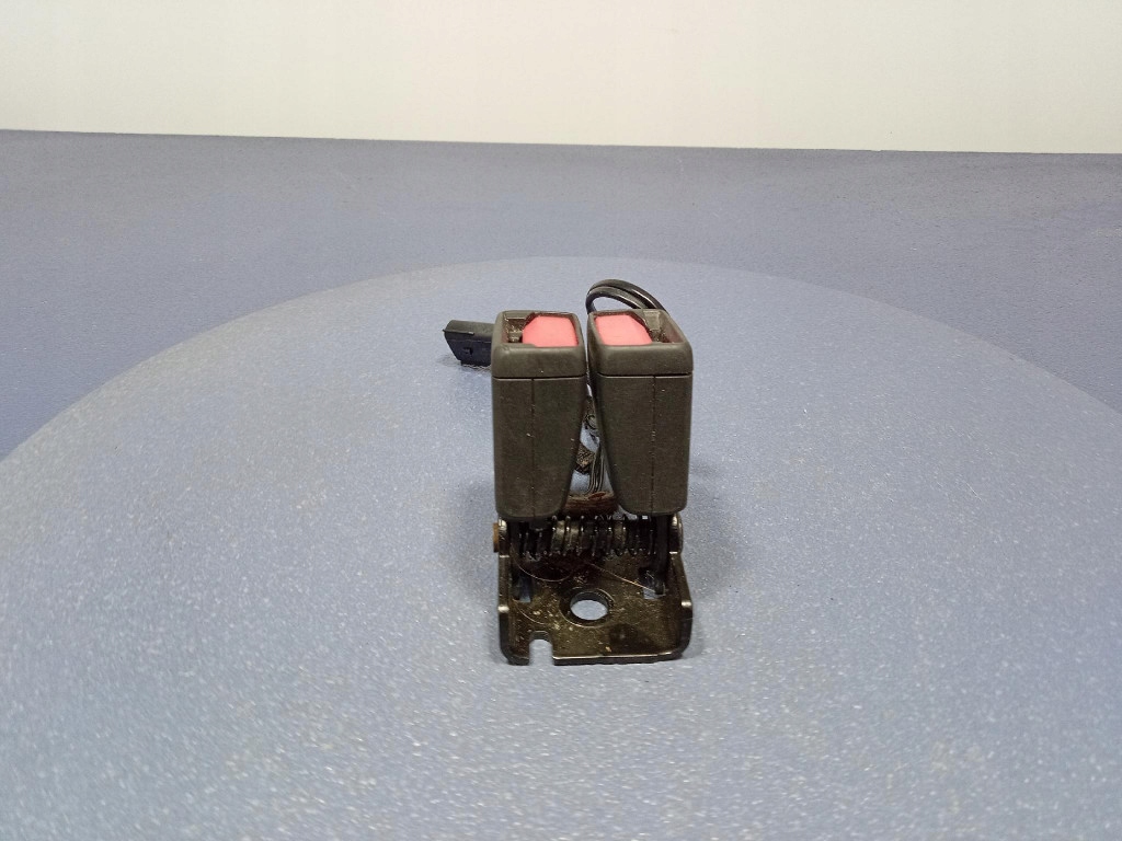 фото №5, Ford mustang mach-e клипса ремней двойной задняя задняя lj8b58613k21ab