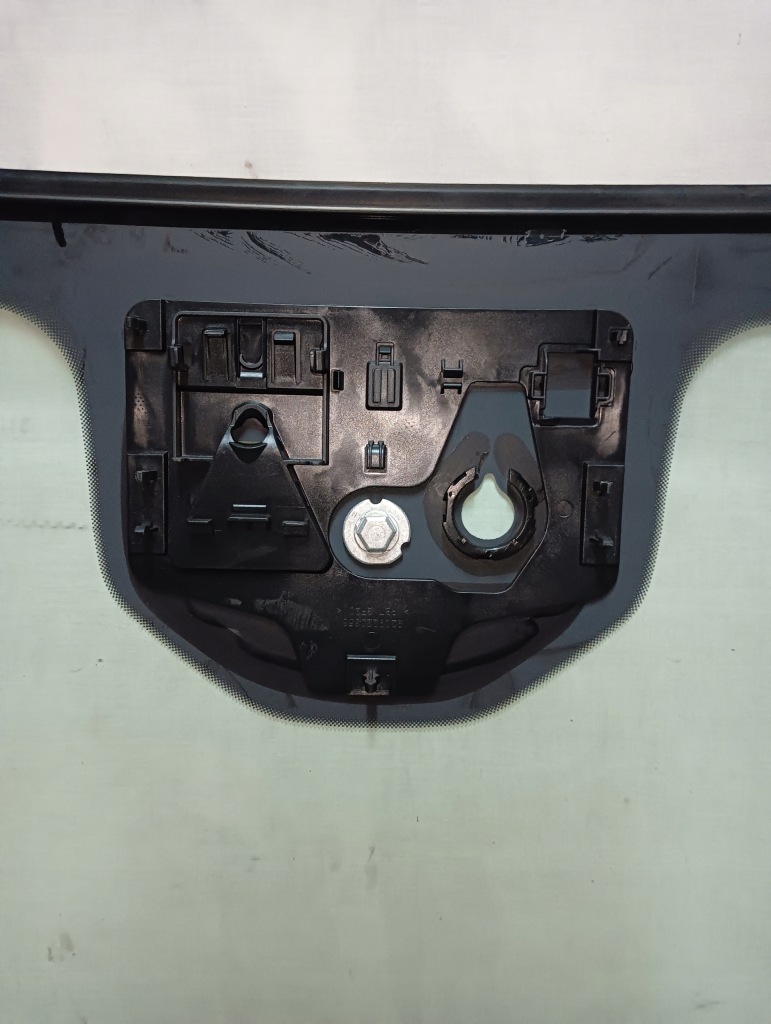 Стекло передняя maserati levante 2016- камера датчик acustic rysa с Разборки