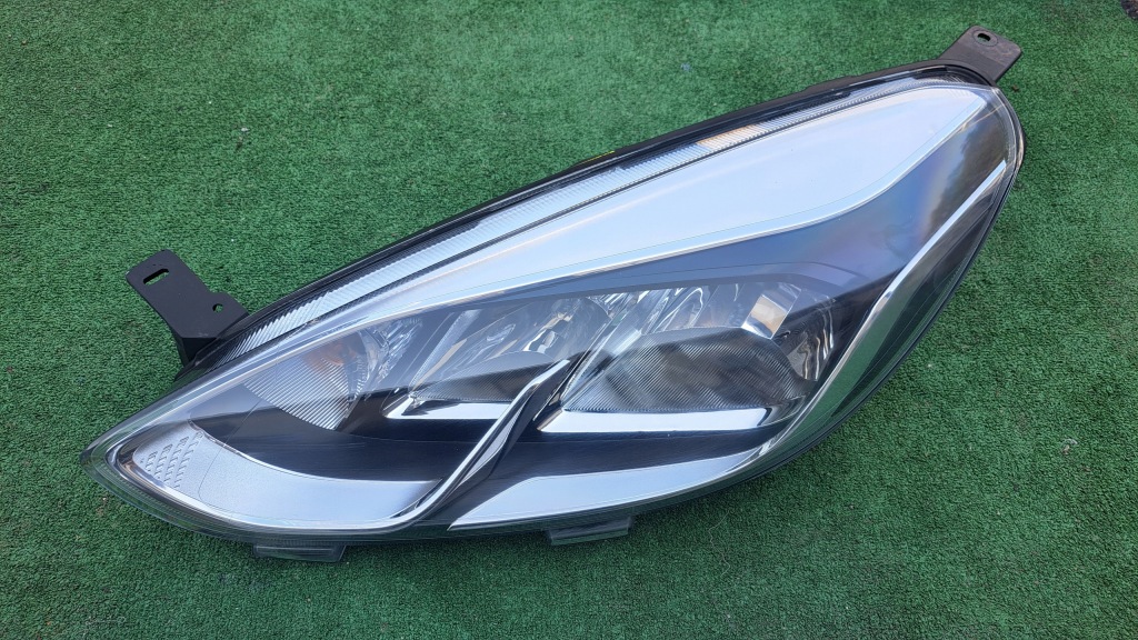 фото №1, Ford fiesta mk8 лампа передняя обычная