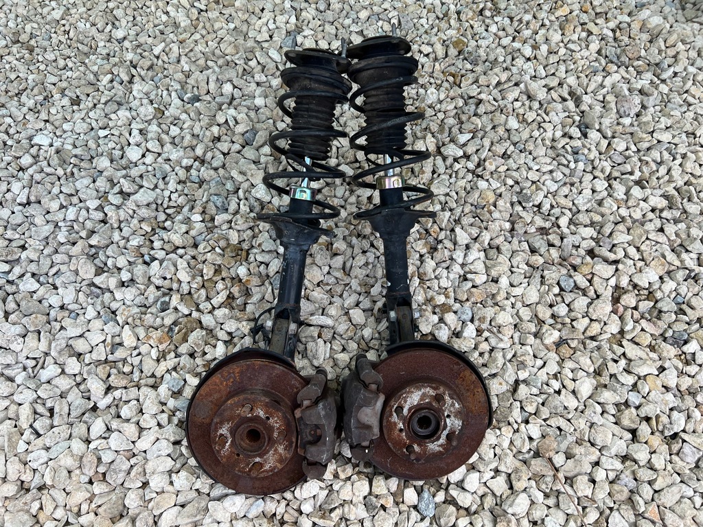 фото №1, Toyota yaris i поворотный кулак амортизатор левый