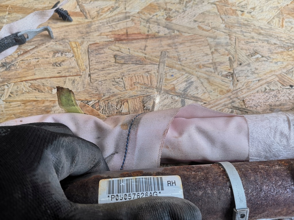 фото №6, Dodge grand caravan шторка безпеки права 05057626ag