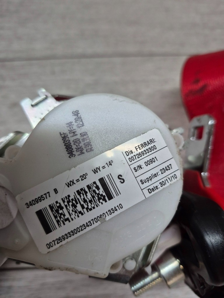 16092. ferrari 488 ремень безопасности перед 00726933300 Недорого