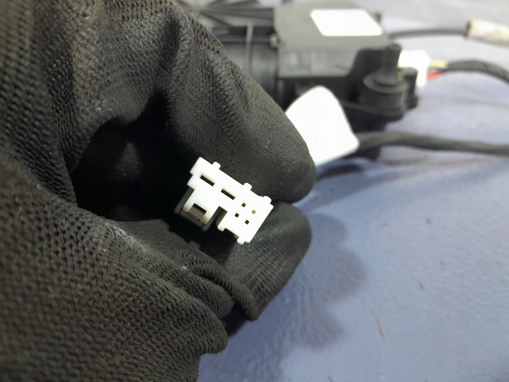 фото №5, Bmw x5 f15 замок доводчик крышки багажника 7303443