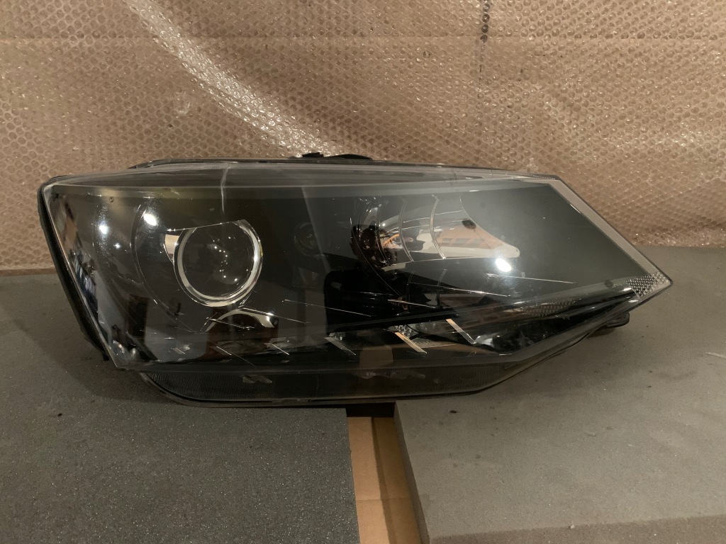 фото №1, Skoda fabia iii 6v1 14- правая лампа линза + led