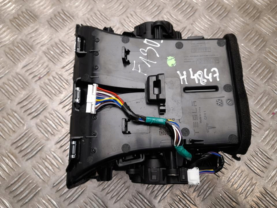 фото №5, Насадка воздушная tesla model y 2025 с задний центральный 173342330