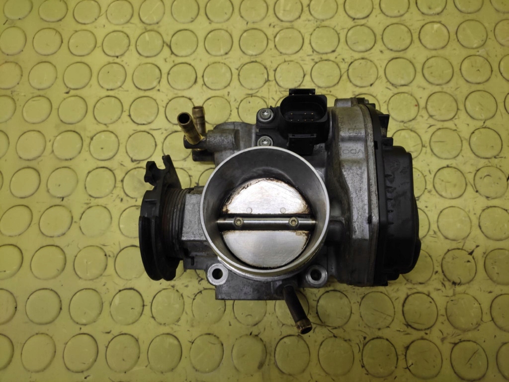 фото №1, Seat toledo ii 1.8 дросельна заслінка 06a133064m