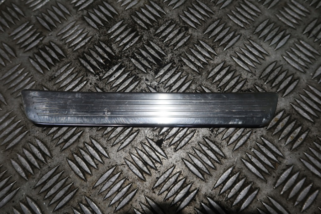 Купить Mercedes w166 ml накладка порога  правый  задний a1666860436