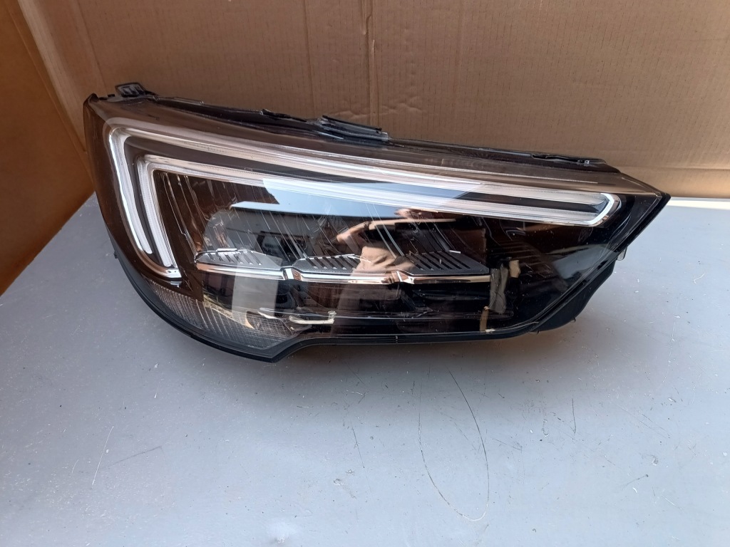 Купить Opel crossland x 17r- фара правая  перед full led 39153541