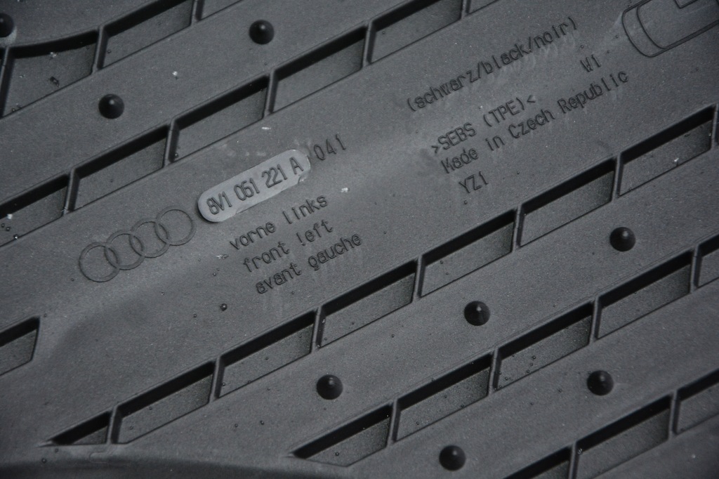 фото №5, Килимки гумові передні audi a3 e-tron 8v1061221a