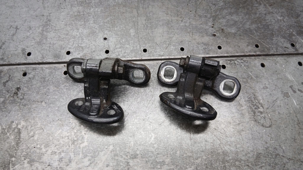 фото №1, Петлі двері правий задня volvo v50 2.0d 04-12r