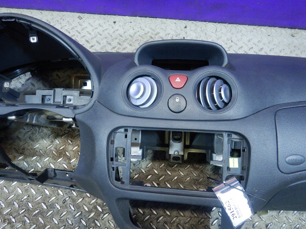 фото №4, Citroen c2 03-08 приборная панель приборная приборная панель бардачок