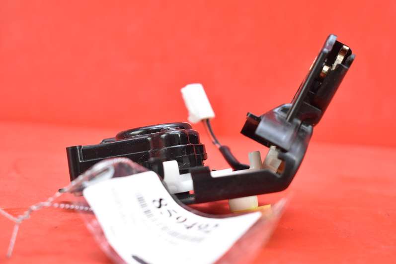 фото №6, Замок кришки задня багажника b6724 mazda 3 1 i bk sedan 03-06