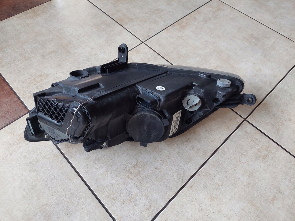 фото №7, Правая лампа - обычная - vw golf v plus