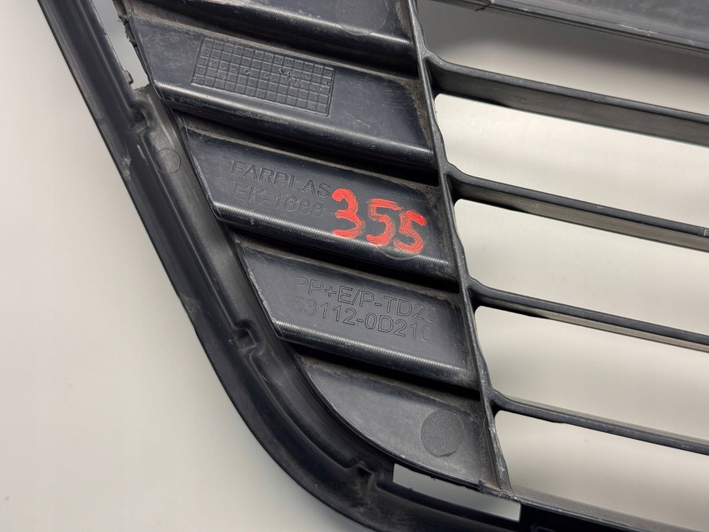 фото №10, Решётка бампера средняя toyota yaris iii