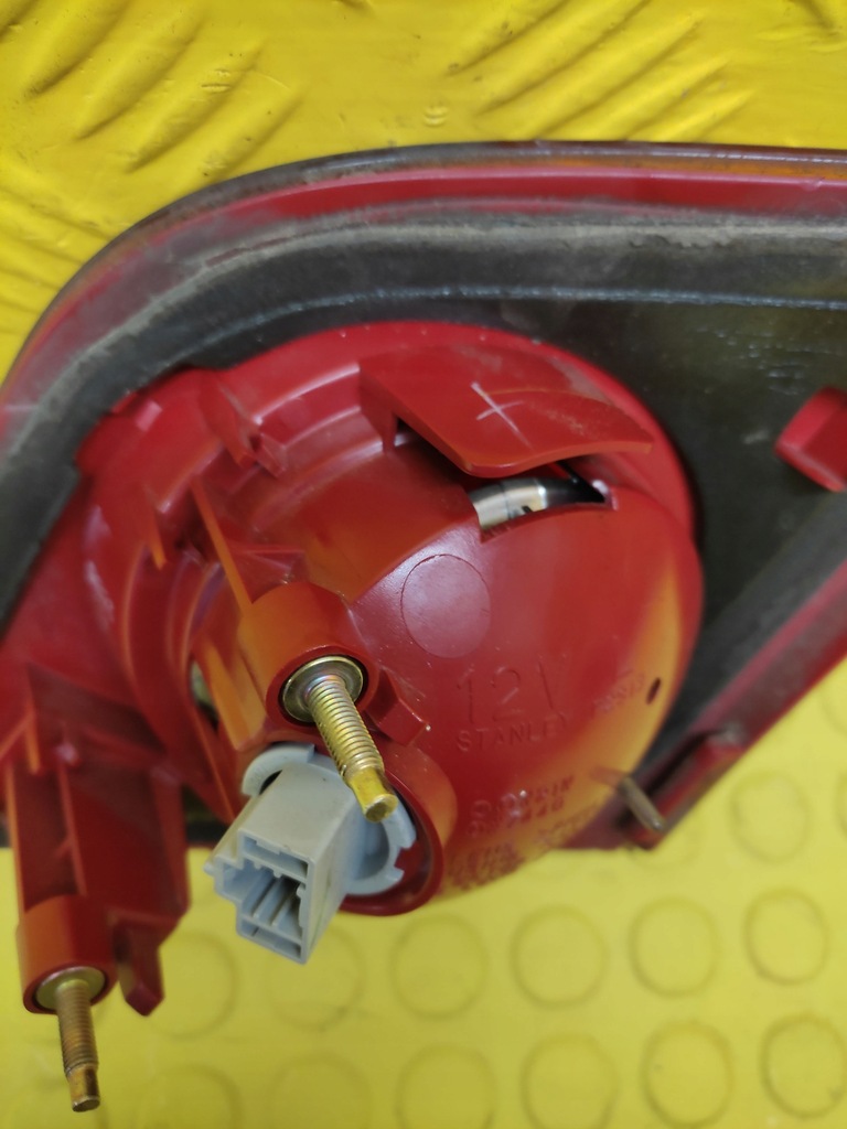 фото №3, Mazda 3 hb лампа левый задняя w крышка