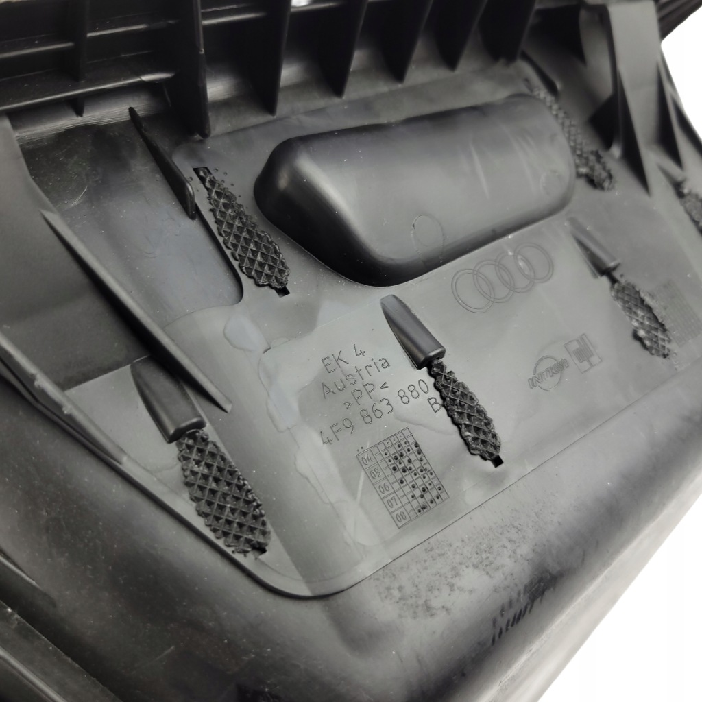 Купити Audi a6 c6 рестайлінг  універсал оббивка багажника обшивка правий чорний soul