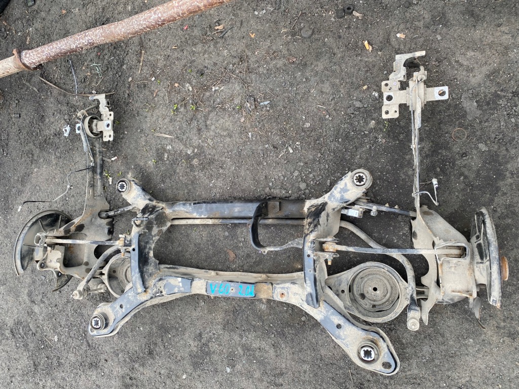 фото №1, 16 volvo v60 10- zawiszenie балка задняя поворотный кулак