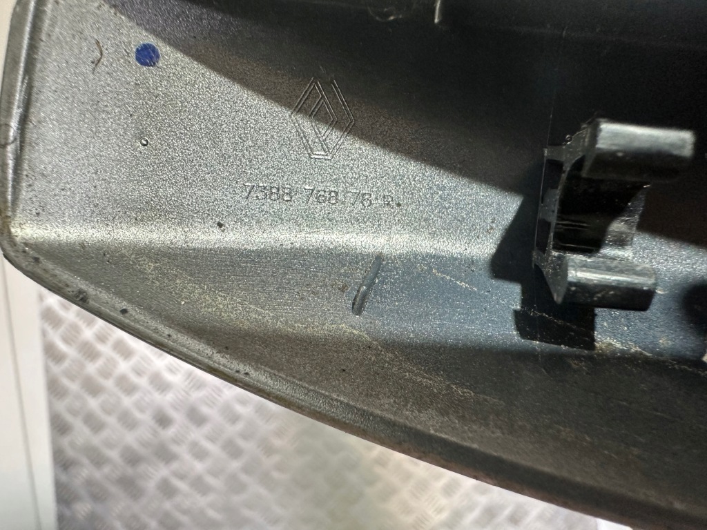 Renault megane 3 заглушка рейлінг ліве задні 738876878r в Україні