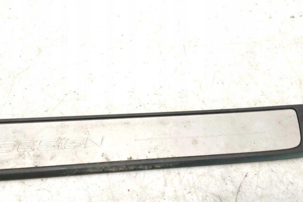 Передня ліва накладка декоративна порога  volvo xc40 536 31484196 1.97l дизель Зі Шроту