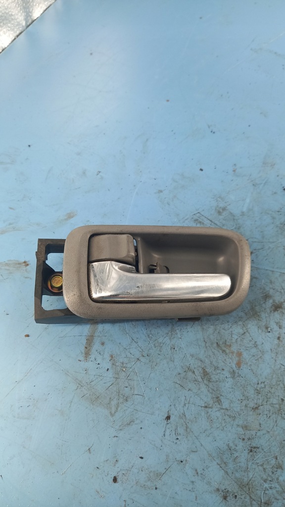 фото №1, Ручка wew.lewa перед toyota previa 01r 2.0d