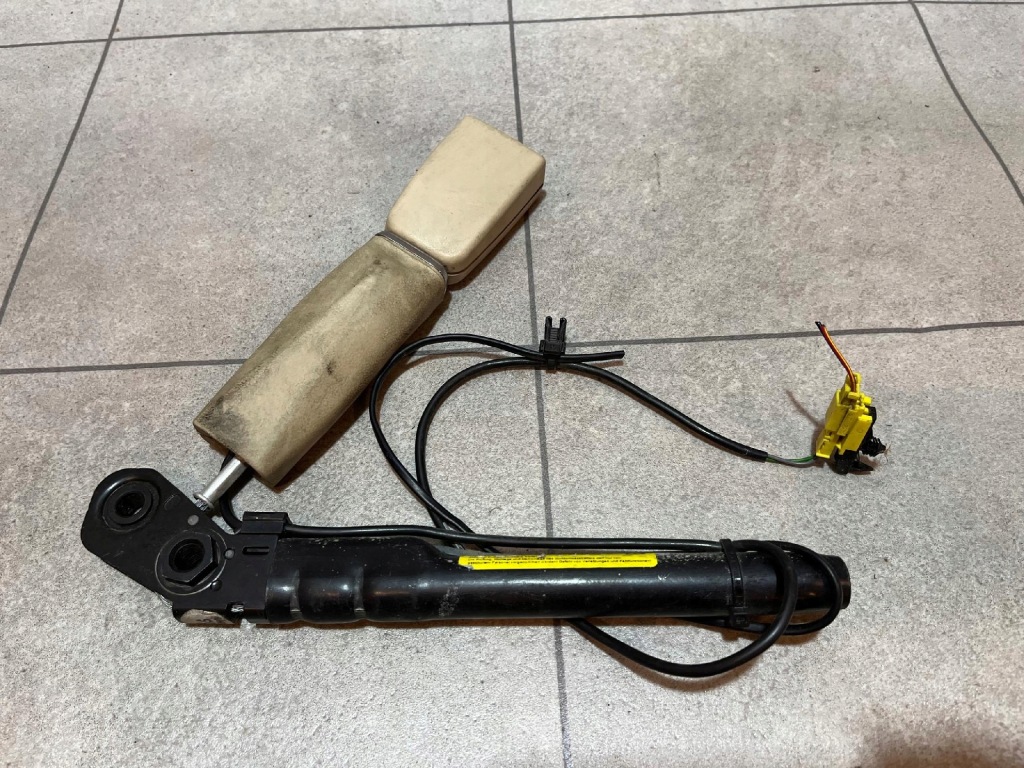 фото №1, Mercedes w221 натяжитель поперечина левый перед бежевый