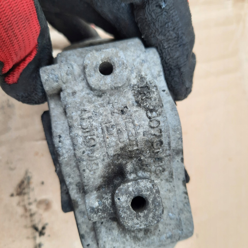 фото №6, Range rover evoque sd4 2.2d кронштейн подушка двигуна tr8070m18