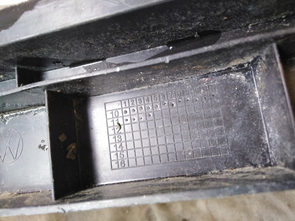 фото №8, Vw golf vi kombi напрямна бампера задня 1k9807863a 11r