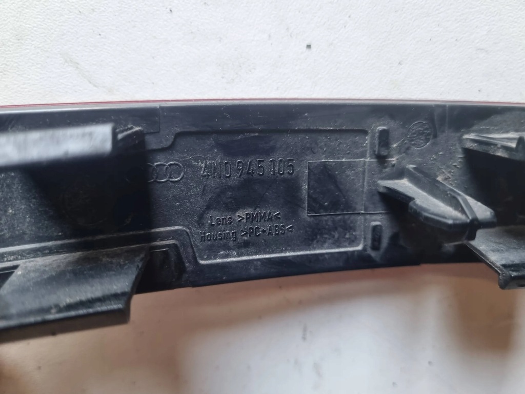 фото №7, Audi a8 d5 відбивач відбивачі бампера задня 4n0945103 4n0945105