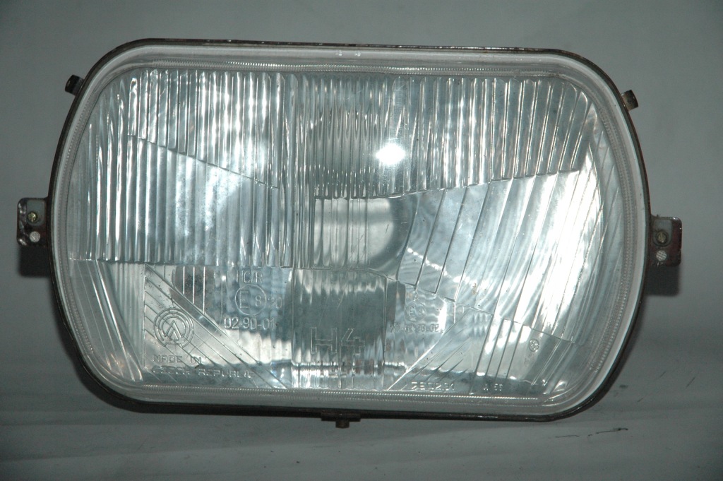Skoda 105 фара левый h4 443958311037 443311758103 с Разборки