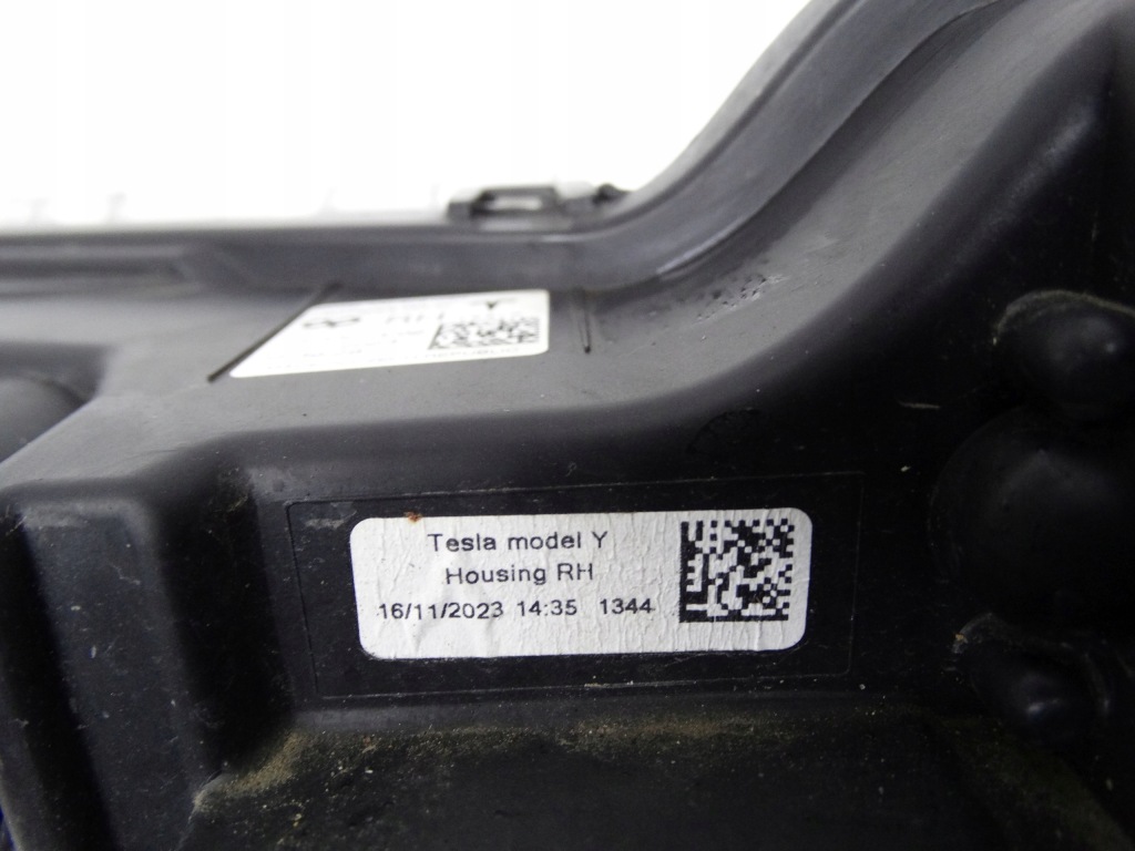 Tesla model y 2020-2024 фара drl led правий 1507933-00-c оригінальний Оригінал