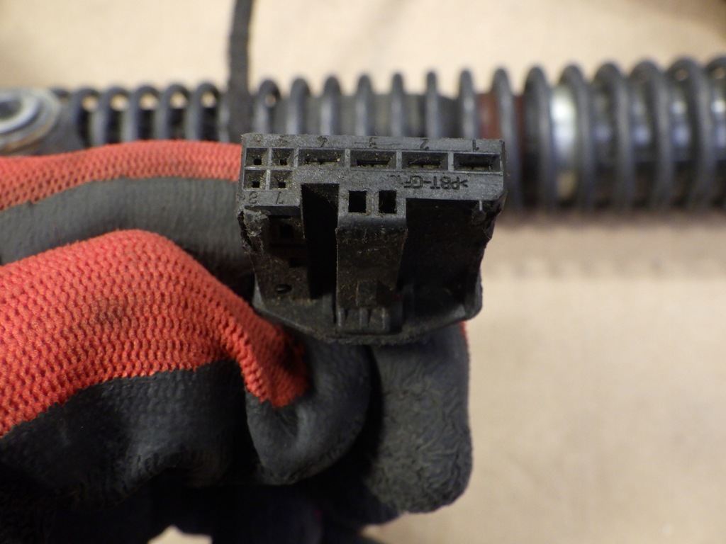 фото №10, Bmw 7 f01 f02 f04 петля амортизатор крышки задняя