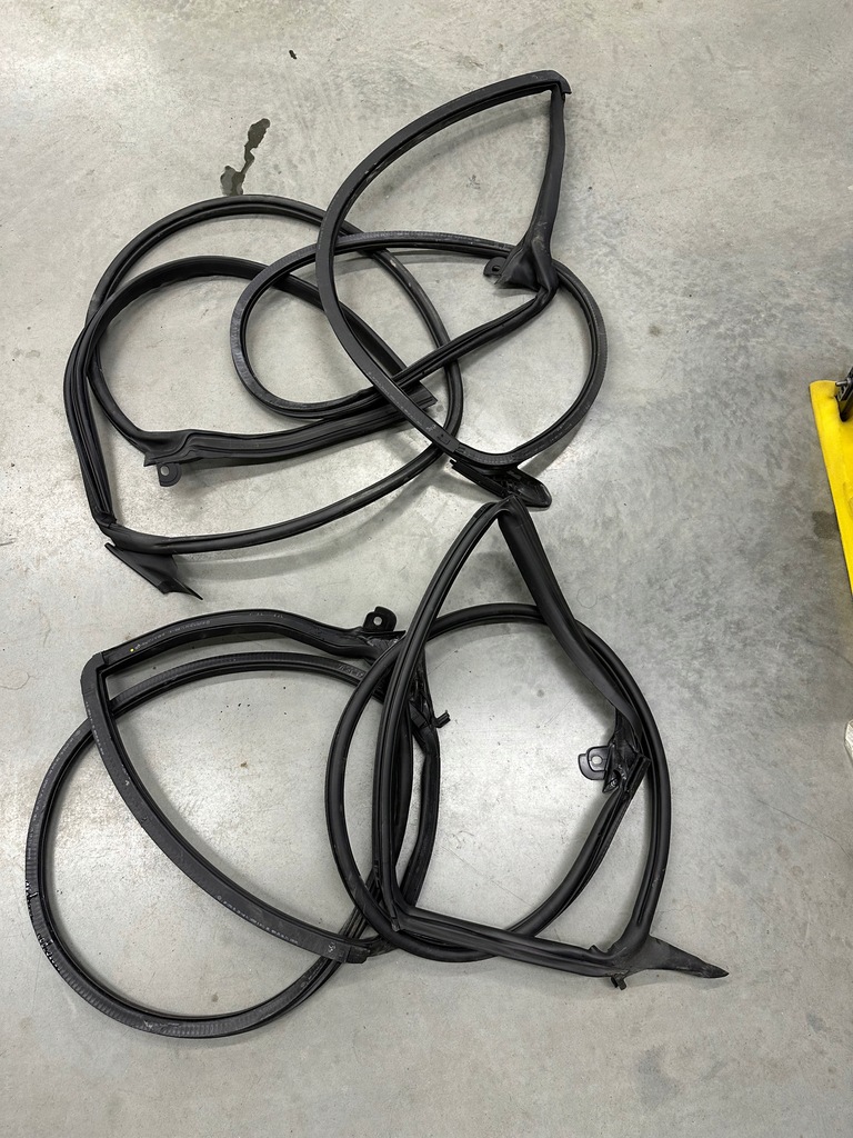 фото №1, Прокладка двері лівий правий перед задня vw arteon lift оригінал 3g8