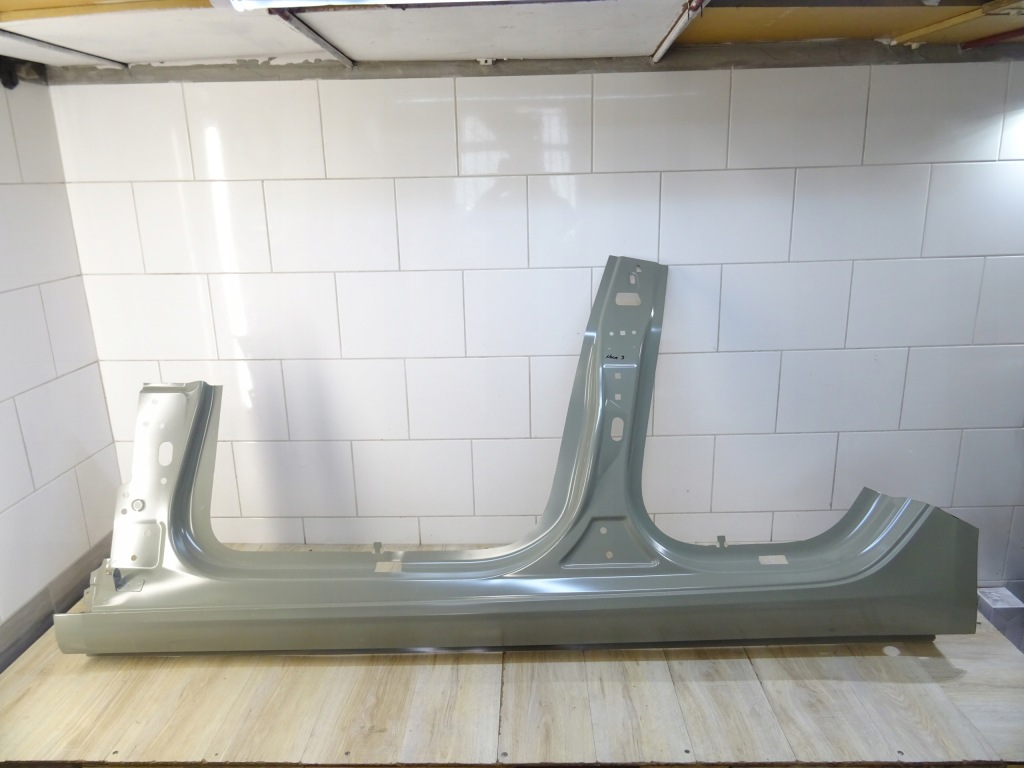 фото №1, Tesla 3 highland новий model поріг ліва обшивка поріг ліва 1779681-00-b