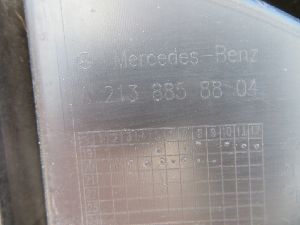 Решітка середня бампера mercedes a2138858804 Оригінал