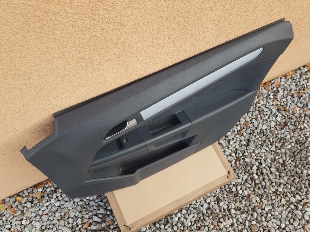 Обшивка двері правий перед opel astra h 5 двері чорний матеріал європа гарний Оригінал