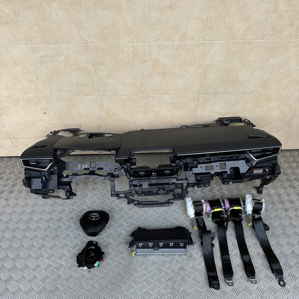 фото №1, Приборная панель консоль ремни приборная панель toyota corolla e21 kombi